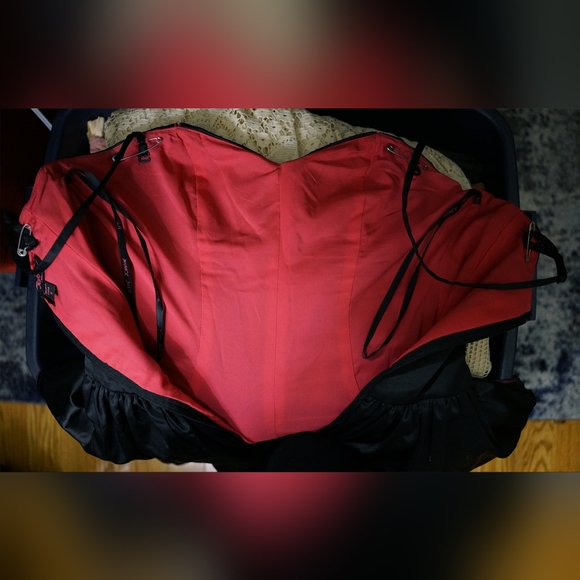 Betsey Johnson crinoline zipper dress, black and pink, size 0, straps optional - Picture 7 of 8